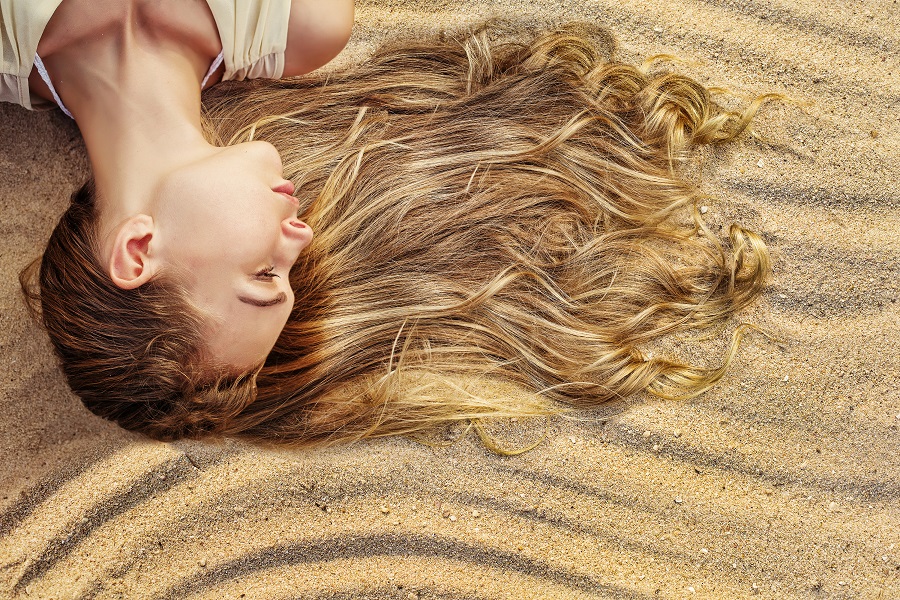 Πώς θα προστατεύσεις τα μαλλιά σου το καλοκαίρι